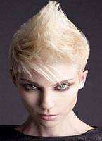 fryzury krótkie włosy blond , galeria zdjęć numer zdjęcia z fryzurką dla kobiet to:  40